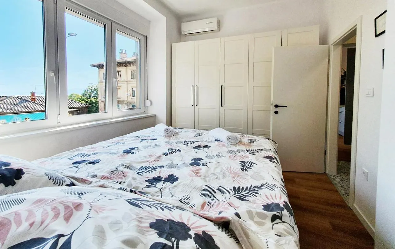 Stross 1 Bdrm Apartment Rijeka