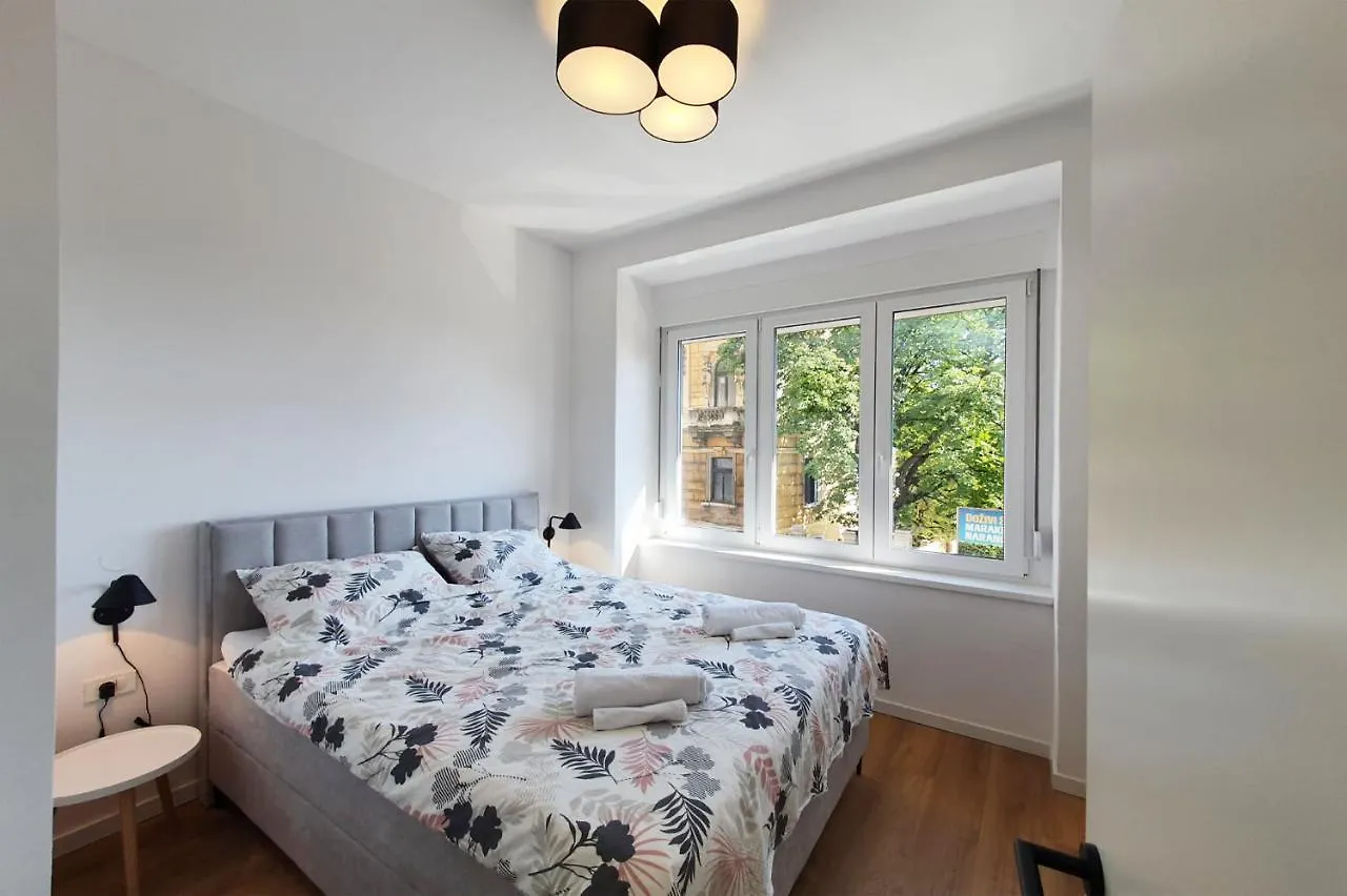 Stross 1 Bdrm Apartment Rijeka